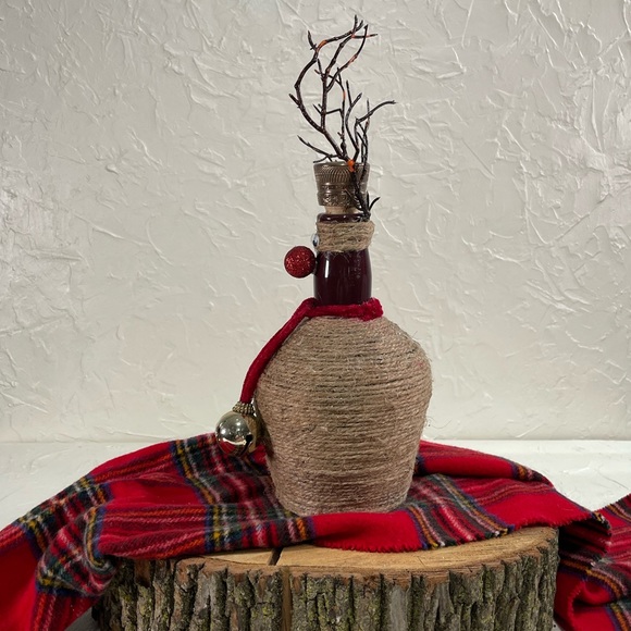 *Limited Edition Reindeer Holiday Decorative Bottle - Picture 5 of 8